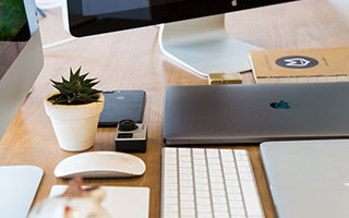 登录入口-佩雷兹2021年搭档维斯塔潘 “瘸腿”的红牛能跑了